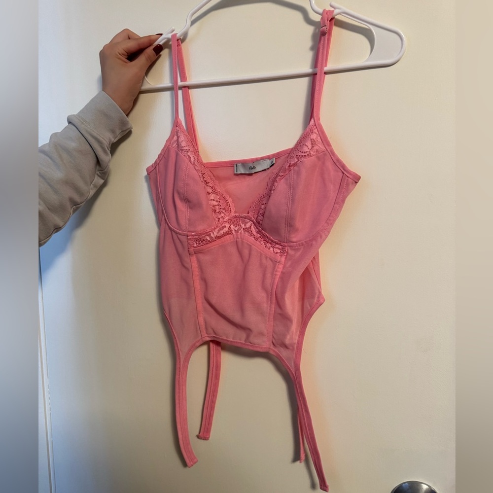 selling this cute adika top!